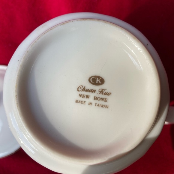 ***NOT AVAILABLE***. Chuan Kuo / CK Bone China Covered Mug w/ Geisha Woman - Picture 3 of 4